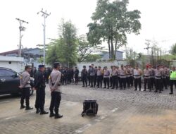 Personil Gabungan Lakukan Pengamanan Sidang Pleno Hasil Rekapitulasi Hasil Penghitungan Perolehan Suara Pemilu 2024 Tingkat Kota Singkawang