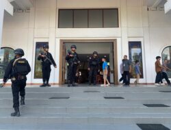 Jamin Keamanan Dan Kenyamanan Ibadah di Gereja Brimob Polda Kalbar Gencarkan Patroli di Semua Gereja