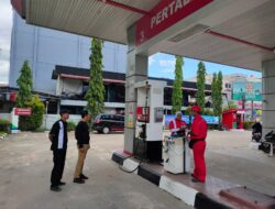Anggota Unit Tipidter Sat Reskrim Polresta Pontianak Lakukan Pengecekan dan Himbauan di SPBU PT. Merita Abadi Sukses di Kota Bar