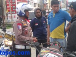 Jelang Tahun Baru 2025, Terjadi Tabrakan Motor dan Mobil di Depan SPBU Saranani Kendari Hingga Menimbulkan Kemacetan