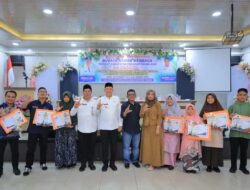 Bupati Sabar AS Berikan Penghargaan Pegiat Perpustakaan dan Bunda Literasi