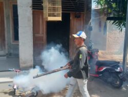CEGAH PENYEBARAN DBD PEMDES DEPOK LAKUKAN FOGGING