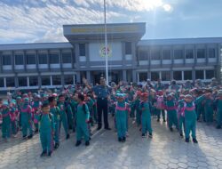 Tumbuhkan Jiwa Negara Maritim, Prajurit Lanal Bintan Dampingi Siswa TK Kunjungi KRI