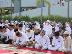 Semangat Raih Keberkahan di Hari Raya Idul Adha 1446 H, Danlanal Bersama Keluarga Besar Lanal Dumai Laksanakan Sholat Idul Adha Bersama Masyarakat