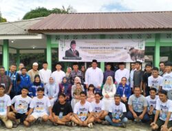 Danlanal Bintan Dampingi Bupati Serahkan Sapi Kurban Presiden RI