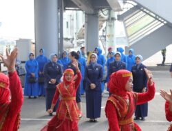 Danlantamal I Bersama Ketua Korcab I DJA I Sambut Kedatangan Ketua Umum Jalasenastri