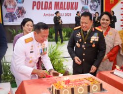 Danlantamal IX Ambon Didampingi Ketua Korcab IX DJA III Hadiri Upacara dan Perayaan Hari Bhayangkara Ke-79