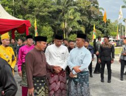 Wujud Sinergi dan Keselarasan Budaya, Danlanal Dumai Hadiri Upacara Penabalan Gelar Adat Datuk Seri Setia Amanah Kepada Gubernur Riau