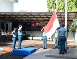 Komandan Lanal Bandung Pimpin Upacara Bendera 17-an