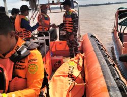 Sinergi Pos TNI Angkatan Laut Tanjung Datuk Bersama Tim SAR Gabungan Berhasil Temukan Korban Kecelakaan Laut di Perairan Tras Jaya