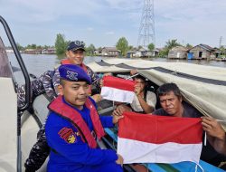 Tingkatkan Jiwa Nasionalisme Sambut HUT Ke-80 Republik Indonesia, Lanal Banjarmasin Bagikan 1.000 Bendera Merah Putih