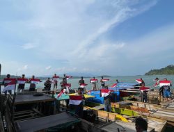Gerakan Semangat Nasionalisme, Komandan Pos TNI AL Penuba Turun Langsung Serahkan Bendera Merah Putih Kepada Nelayan