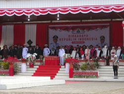 Danlanal Simeulue Hadiri Upacara Penurunan Bendera Merah Putih Pada Peringatan HUT Ke-80 Kemerdekaan RI di Kabupaten Simeulue