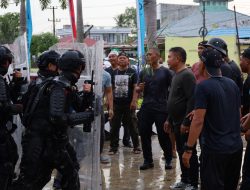 Satu SSK Personel Dikerahkan Untuk Kawal Aksi Unjuk Rasa di Depan Mako Lanal Dumai