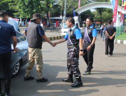 Komandan Lanal Bandung Dampingi Kasal Gelar Pengobatan Gratis dan Makan Bergizi Gratis Dalam Rangka Bakti Sosial TNI AL Kepada Masyarakat Sukabumi