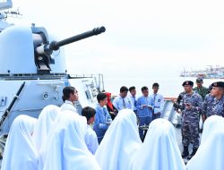 Kodaeral I Tanamkan Wawasan Kemaritiman Kepada Generasi Muda Pelajar Dalam Kunjungan Edukatif di Mako Kodaeral I dan KRI Bung Tomo-357