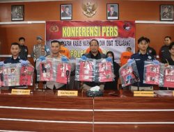 AKBP Douglas Mahendrajaya, 4 Tersangka Pengedar Narkoba jenis sabu-sabu Dicokok Satresnarkoba Polres Maros