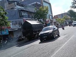 Truck Lawan Arus di Jalan Ngaglik, Satlantas Polrestabes Surabaya Dituding Lalai Saat Jam Rawan Macet