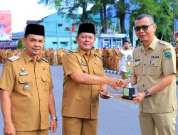 Juara I Lomba World Clean Up Day 2025, Plh Kadis Kominfo Terima Piala Bergilir Dari Bupati Pasaman