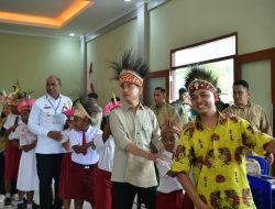 Tinjau Pembelajaran Metode GASING di Manokwari, Wapres Dorong Siswa Papua Cinta Matematika