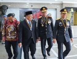 KEPALA BNN RI RAIH TANDA KEHORMATAN BINTANG BHAYANGKARA PRATAMA DARI KAPOLRI