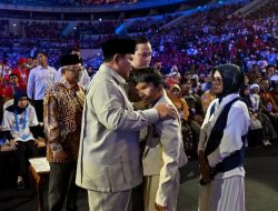 Pelukan Presiden untuk Azzam: Momen Mengharukan di Puncak Hari Guru 2025