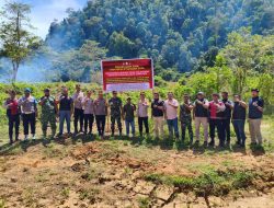 MELAKUKAN PENERTIBAN TAMBANG EMAS ILEGAL (ILEGAL MINING) DAN PEMASANGAN SPANDUK HIMBAUAN STOP PETI SERTA PENANAMAN POHON