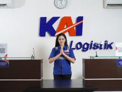 Rayakan Momen Hari Valentine, KAI Logistik Bagikan Cokelat Untuk Pelanggan