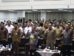 Ketua Dewan perwakilan rakyat Daerah Provinsi Lampung Ahmad Giri Akbar bersama Ketua Komisi I DPRD Provinsi Lampung Garinca Reza Pahlevi menghadiri Anugerah Keterbukaan Informasi Publik